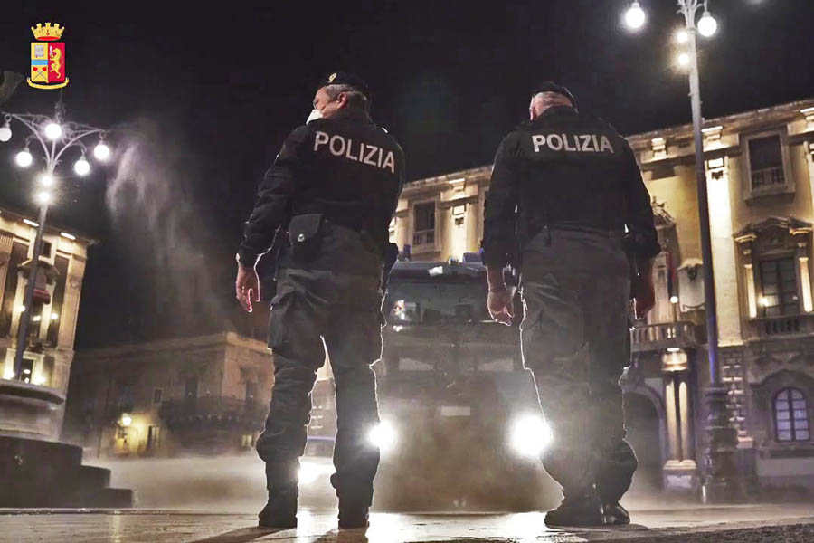 Biancavilla. Da oggi pomeriggio sanificazione stradale ad opera del “Reparto Mobile” della Polizia
