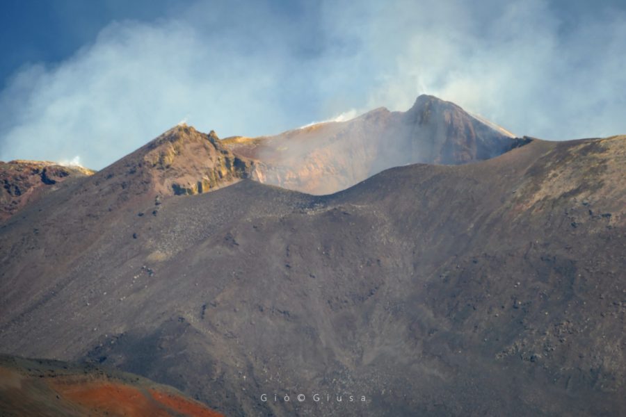 Etna. Modesta attività esplosiva intracraterica dal Nuovo Sud Est