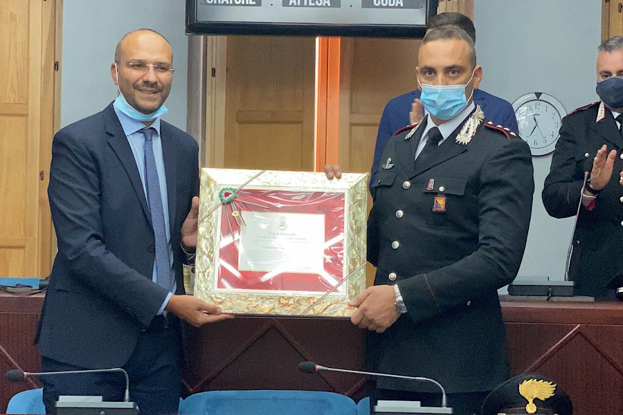 Accardo lascia il comando compagnia Carabinieri, Biancavilla lo premia