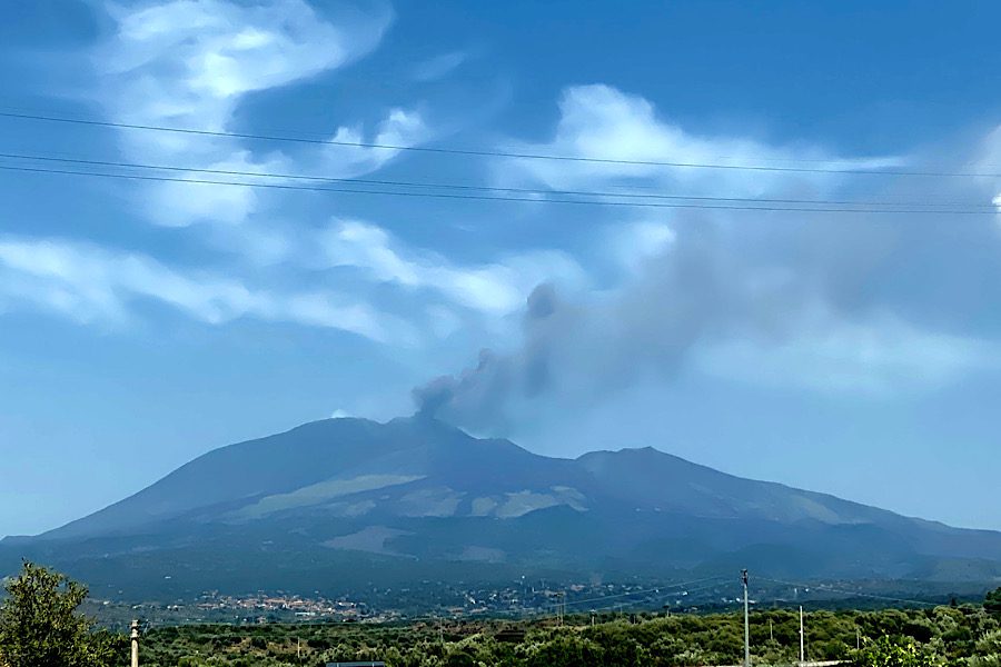 Etna. Attività stromboliana dal Nuovo Sud-Est