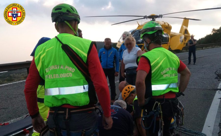 Etna. Soccorso turista precipitato nella grotta dei “Tre livelli”
