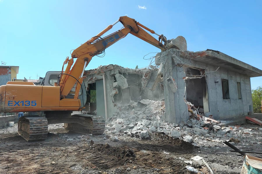 Adrano, demolita villetta abusiva in Contrada Pecorelle