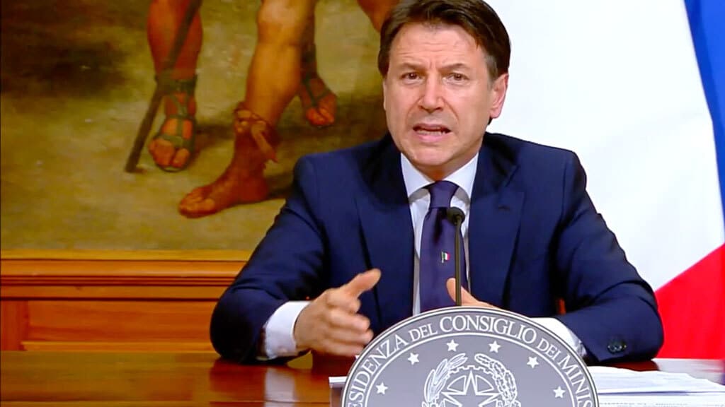 Coronavirus. Il premier Giuseppe Conte firma un nuovo Dpcm