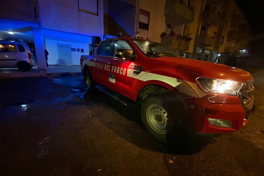 Santa Maria di Licodia. In fiamme porta di un appartamento. Probabile matrice dolosa