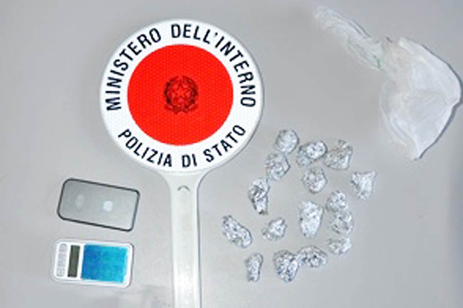 Adrano. La droga sul tetto, arrestato 17enne