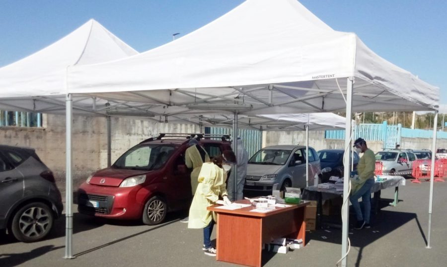 Coronavirus. I numeri della seconda giornata dei “drive in” ad Adrano e Paternò