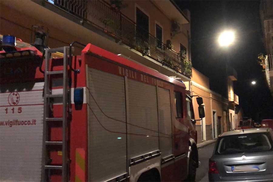 Biancavilla. Intervento dei Vigili del Fuoco per un corto circuito