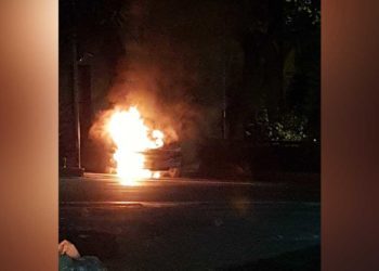 Adrano. In fiamme auto a piazza Sant’Agostino