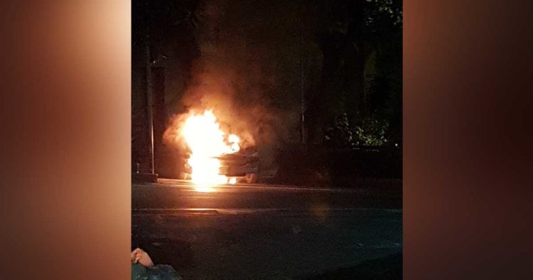 Adrano. In fiamme auto a piazza Sant’Agostino