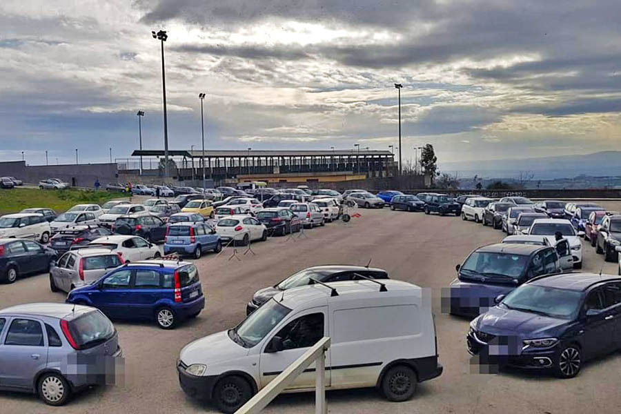 Belpasso. Caos «Drive in», medici arrivano senza tamponi