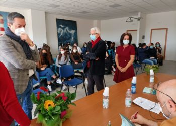 Santa Maria di Licodia. Presentato “L’isola delle Tenebre” al liceo delle scienze umane