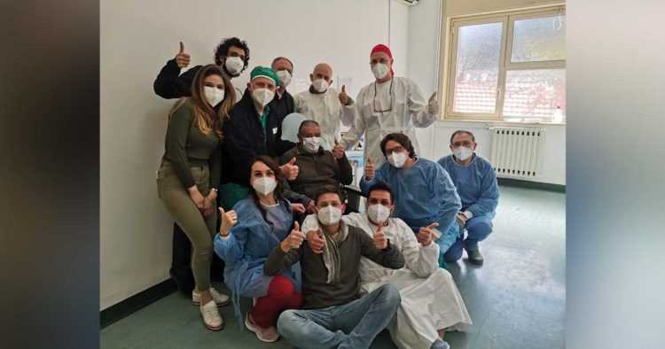 Santa Maria di Licodia. Nonnino centenario vaccinato contro il Covid-19