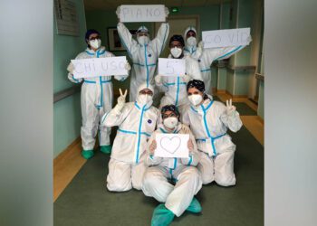 Biancavilla. Il “ciao” di medici e infermieri del reparto Covid allestito al quinto piano del “Maria Ss. Addolorata”