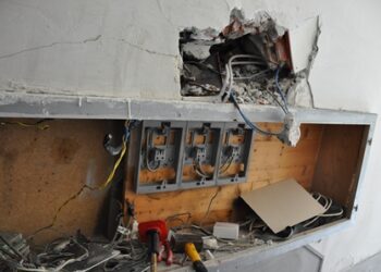 Adrano. Polizia denuncia intera famiglia per furto di energia elettrica