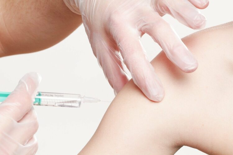 Covid. “Porte aperte” per vaccinazione senza prenotazione ad appartenenti al “mondo scuola”