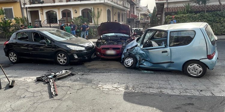 Biancavilla. Incidente in viale Cristoforo Colombo