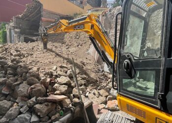 Santa Maria di Licodia. Comune mette in sicurezza muro in via Carmelo Adriano