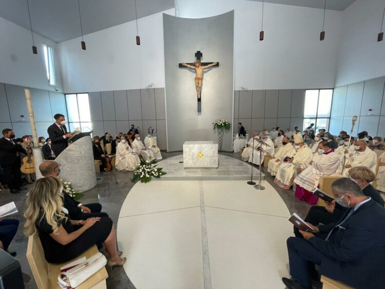 Biancavilla. È stata dedicata la chiesa del Santissimo Salvatore nel quartiere “Spartiviale”