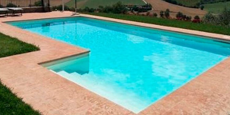 Paternò. Donna trovata morta in piscina