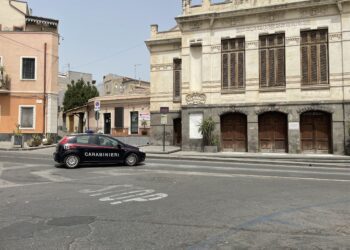 Adrano. Gambizzato in pieno centro