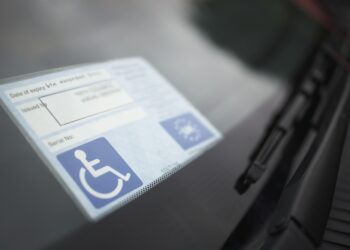 Biancavilla. Un licodiese: “Con contrassegno disabili, multato su strisce blu”