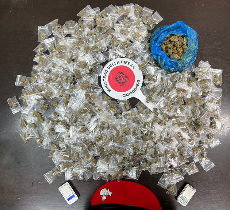 Paternò. Il garage era la sua base di spaccio: pusher arrestato in via Motta   