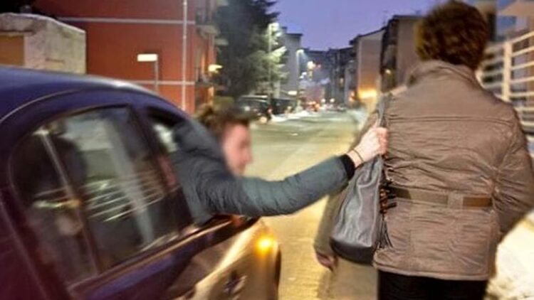 Adrano. Denunciato 33enne per rapina e lesioni ai danni di un’anziana