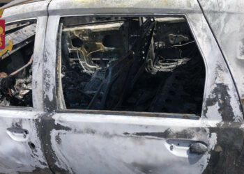 Adrano. Da fuoco alla propria auto per nervosismo. Denunciato 32enne