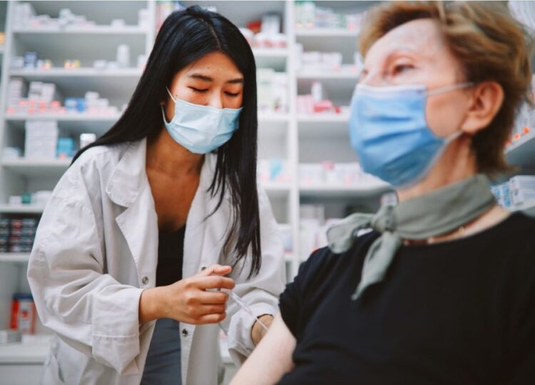 Covid. Da oggi prenotazioni aperte per la vaccinazione nelle Farmacie della provincia di Catania