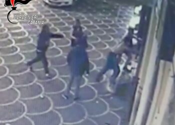 Paternò. Rissa in centro tra due fazioni, sventata la spedizione punitiva al pronto soccorso
