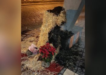 Santa Maria di Licodia. In fiamme fieno di addobbi natalizi