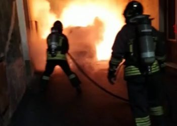 Paternò. Auto in fiamme nella notte in via Asmara