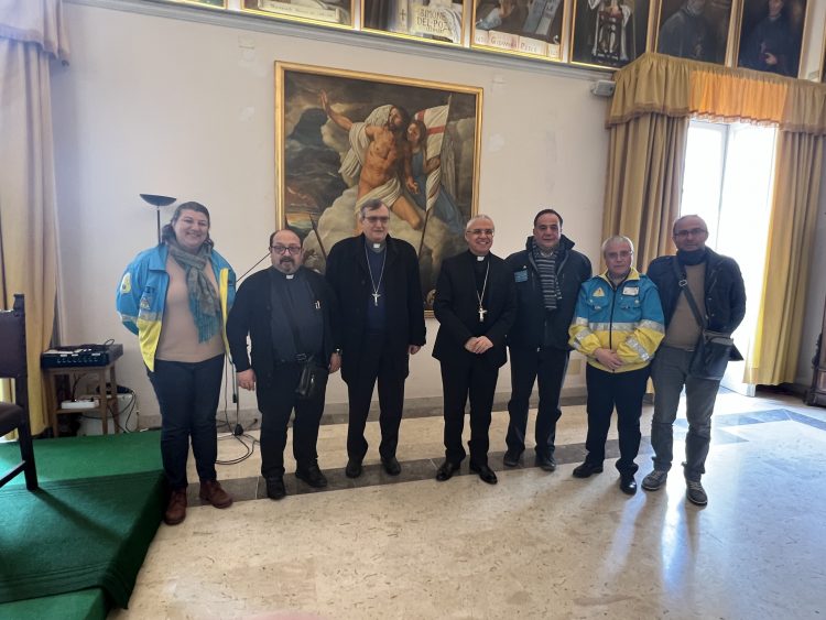 Misericordie Catania. Volontari incontrano vescovo Luigi Renna