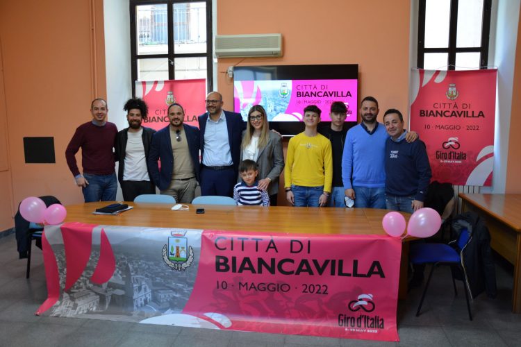 Giro d’Italia. Presentato il video “Biancavilla in maglia rosa”