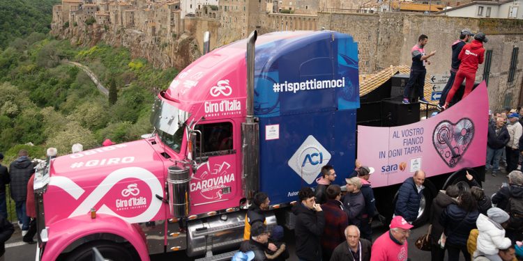 S.M. di Licodia. La Carovana Rosa del Giro d’Italia farà sosta in piazza Umberto I