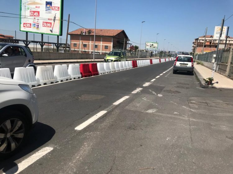 Biancavilla. Posizionato spartitraffico sperimentale nel viale dei Fiori e via Maria Ss. Addolorata