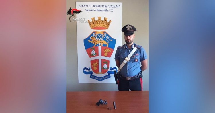 Adrano. Arrestato consigliere comunale per detenzione di arma clandestina e ricettazione