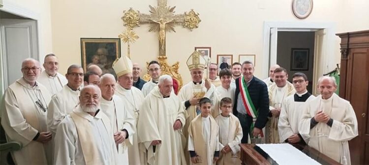 S.M. di Licodia. Festa per i 75 anni di sacerdozio di Padre Vito Rapisarda