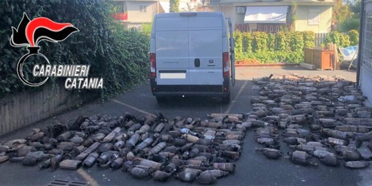 Gravina di Catania. Sequestrati quasi 400 catalizzatori su un Ducato