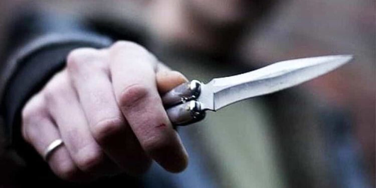 Catania. Figlia salva la madre dalle coltellate del padre