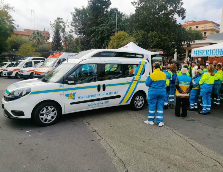 Misericordia Acireale inaugura Doblò disabili donato da famiglia Russo