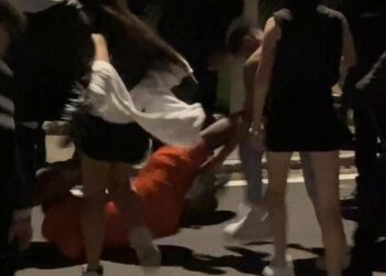 Biancavilla. Maxi rissa in piazza Roma per un fidanzamento “non gradito”