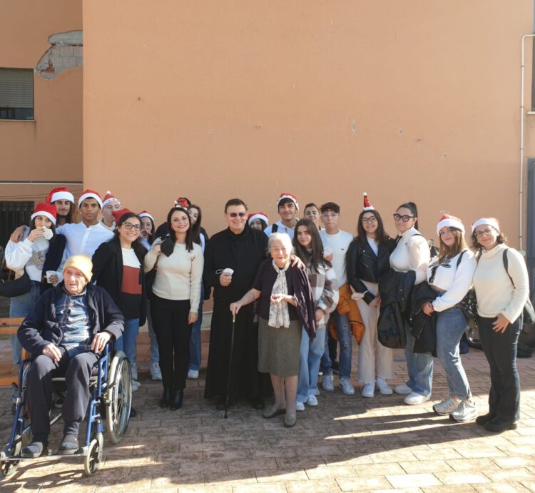 S.M. di Licodia. Liceo Scienze Umane: progetto “Storie di Natale: un nonno sotto l’albero”