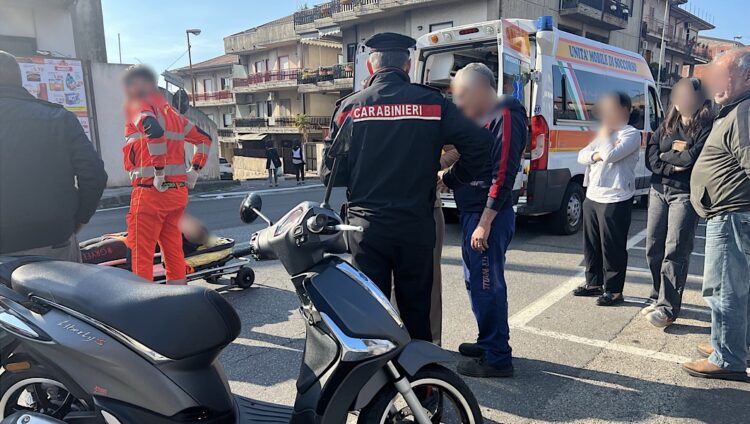 S.M. Di Licodia. Incidente auto-scooter in via Aldo Moro