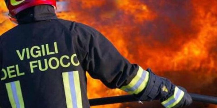 Catania. Incendio in un circolo. Un morto