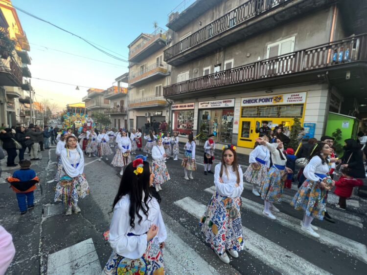 S.M. di Licodia. Successo per il Carnevale 2023