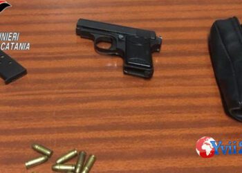 Mascalucia. Dice di aver trovato la pistola nella spazzatura