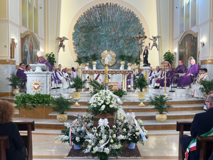 Biancavilla. L’ultimo saluto a padre Salvatore Nicoletti