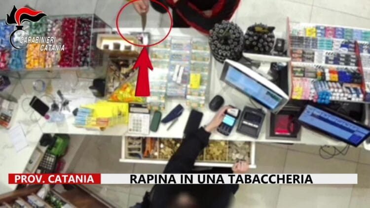 Prov. Catania. Rapina una tabaccheria. Riconosciuto ed arrestato