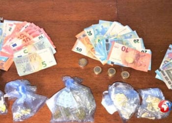 Catania. Tentano di fuggire con la droga in mano. 4 Arresti